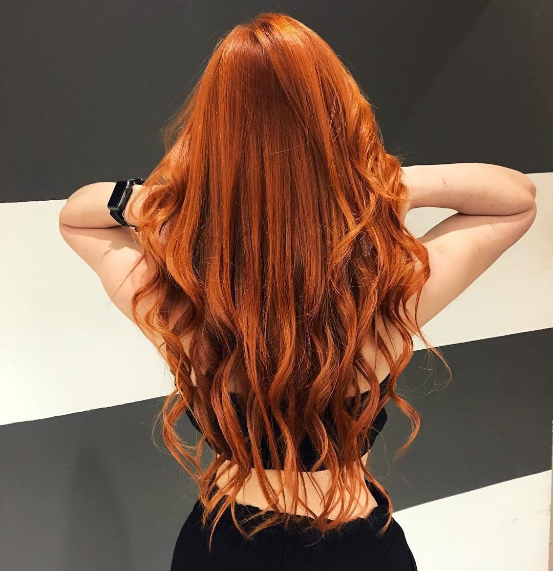 Рыжие волосы со спины