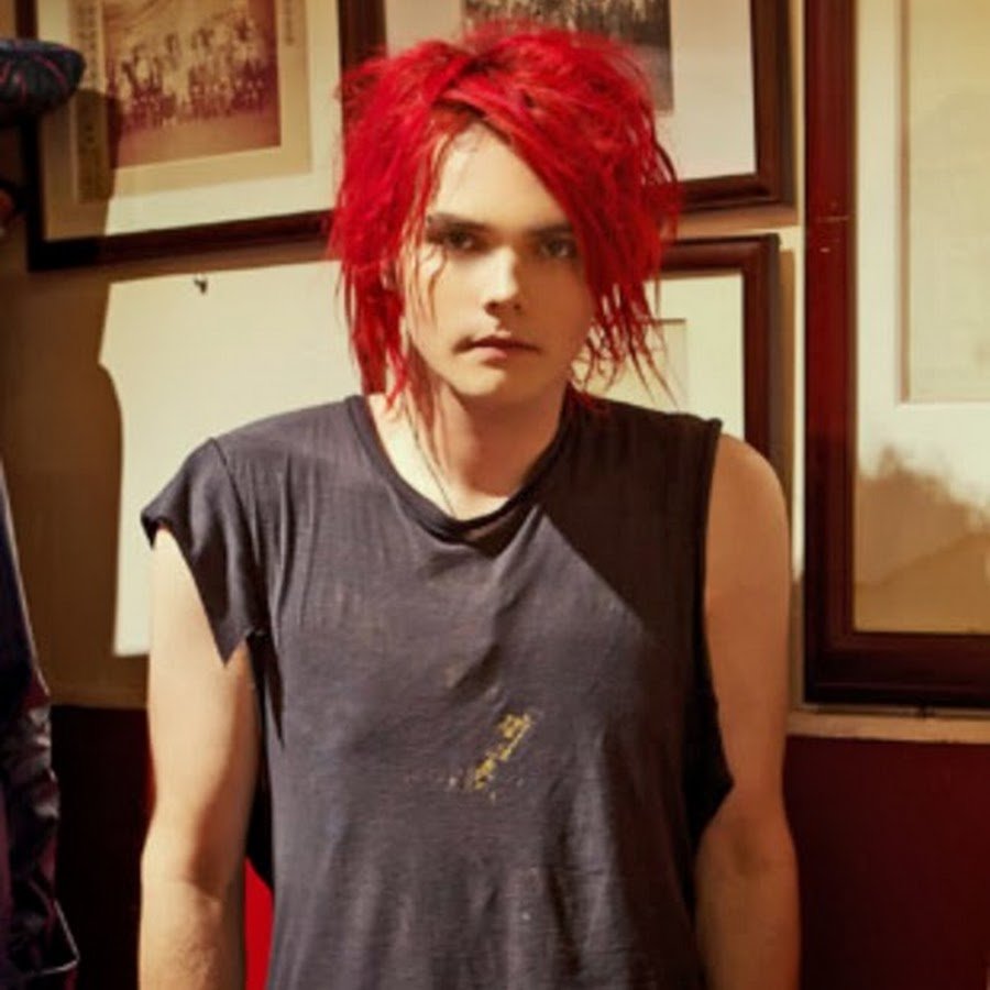 Джерард Вей с красными волосами