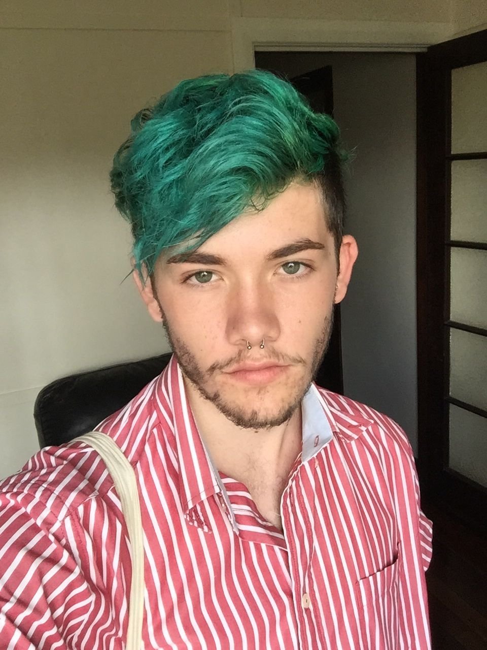 Зелёные волосы у мужчин