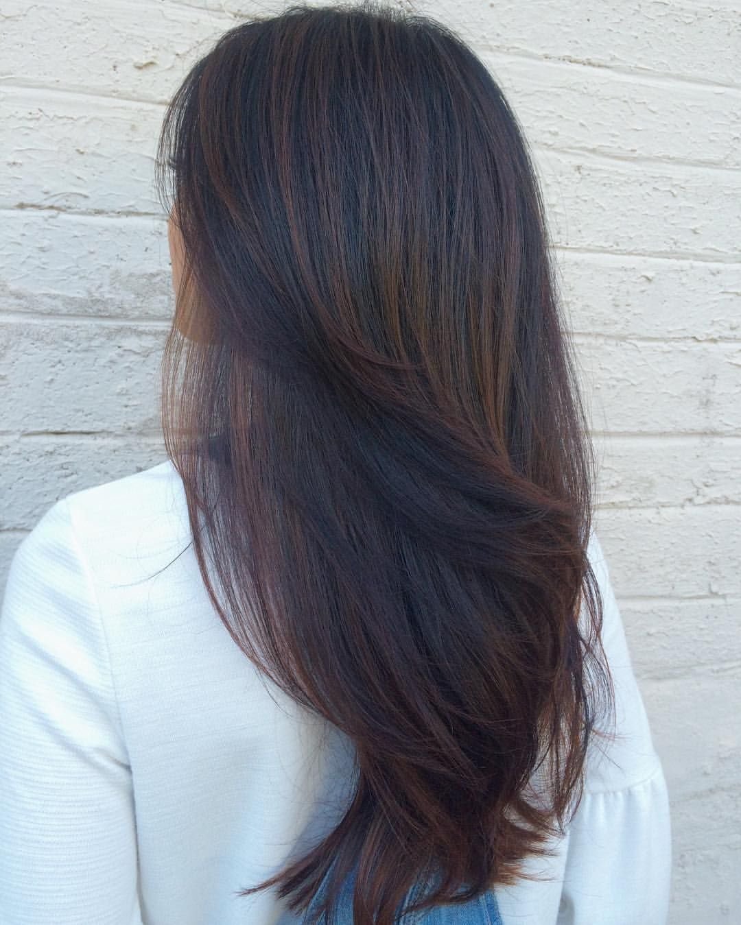 Каскад на средние черные волосы