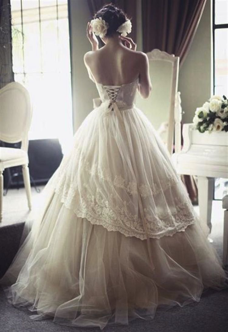 Невеста со спины