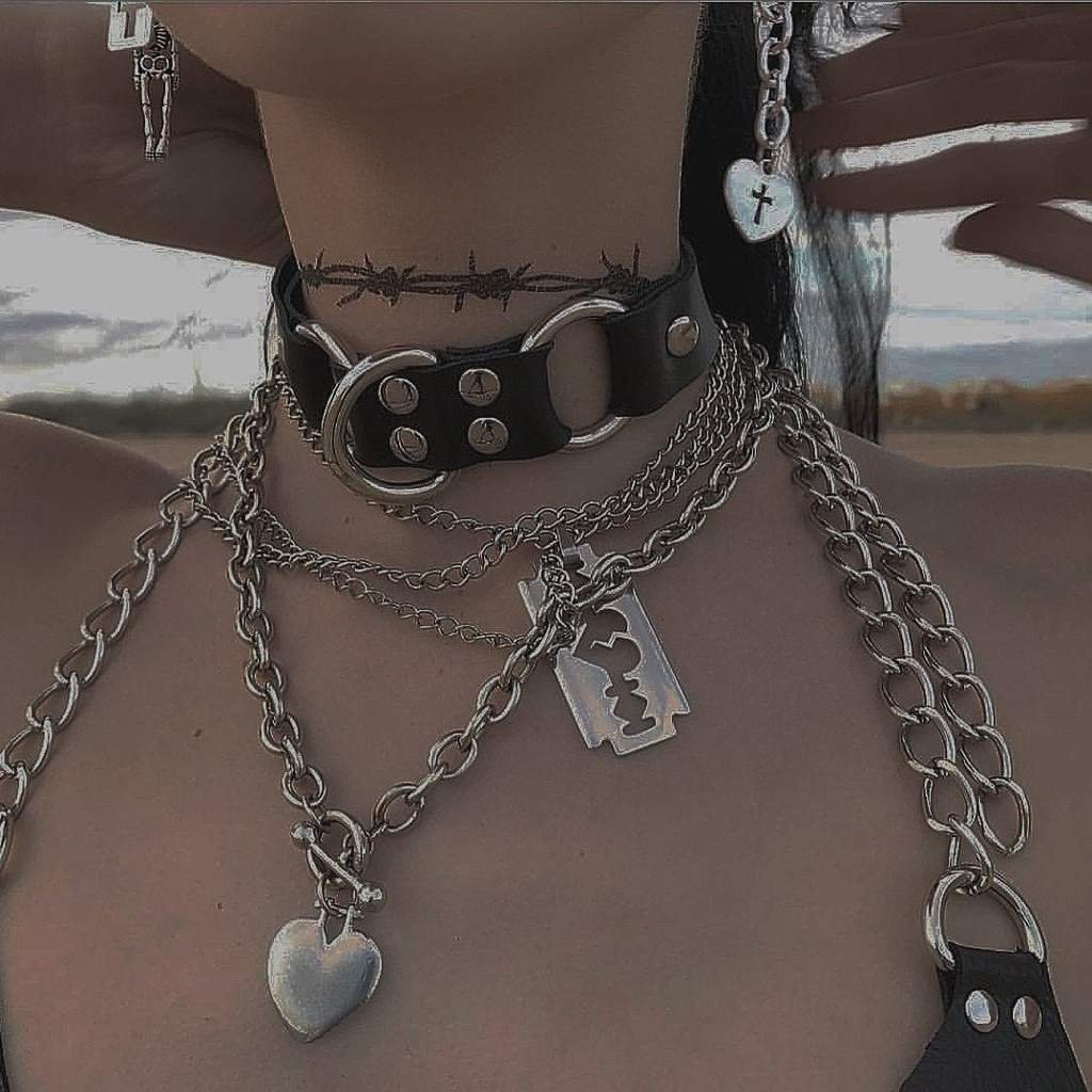 Цепи на шее Эстетика