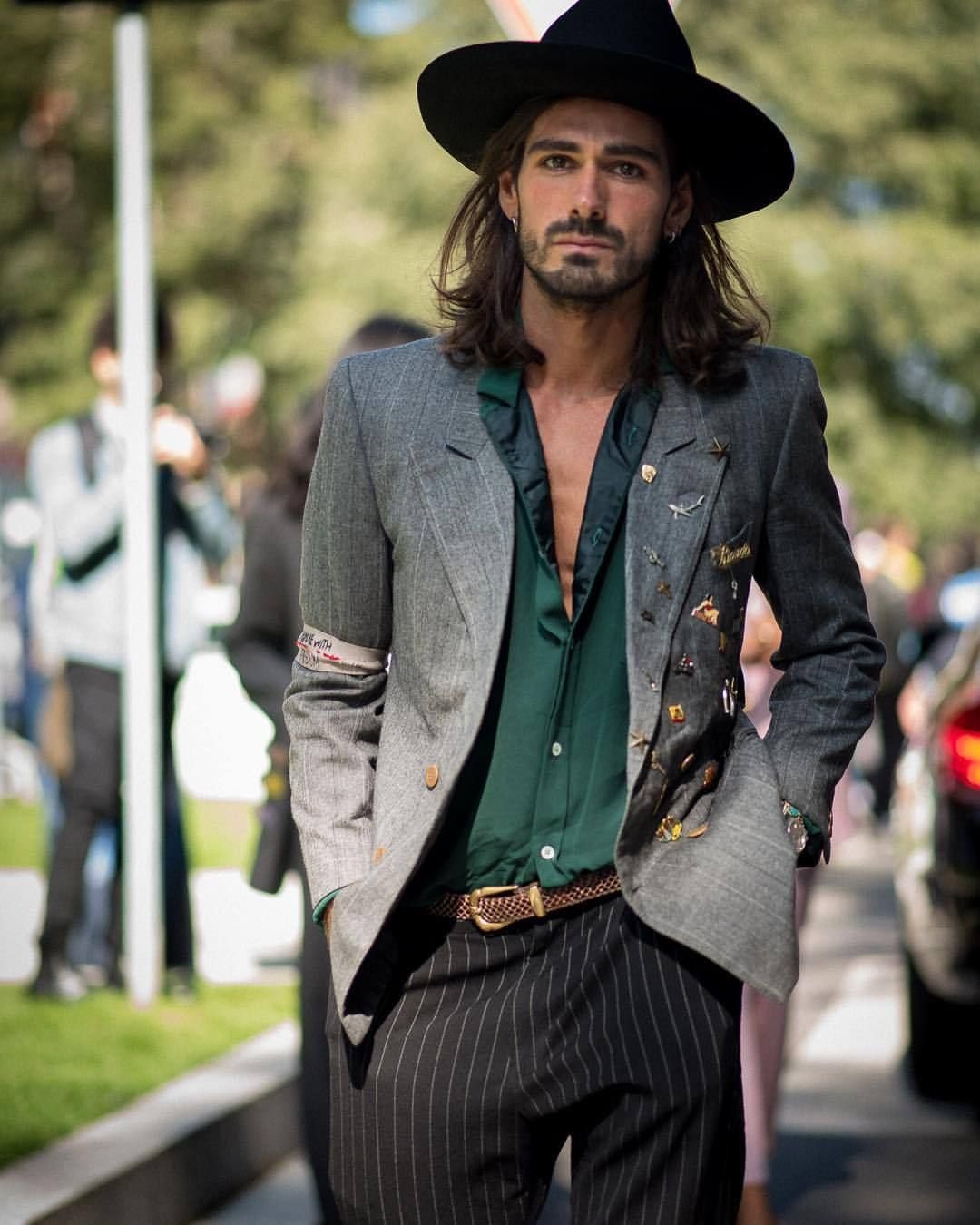 Мужской лук со шляпой