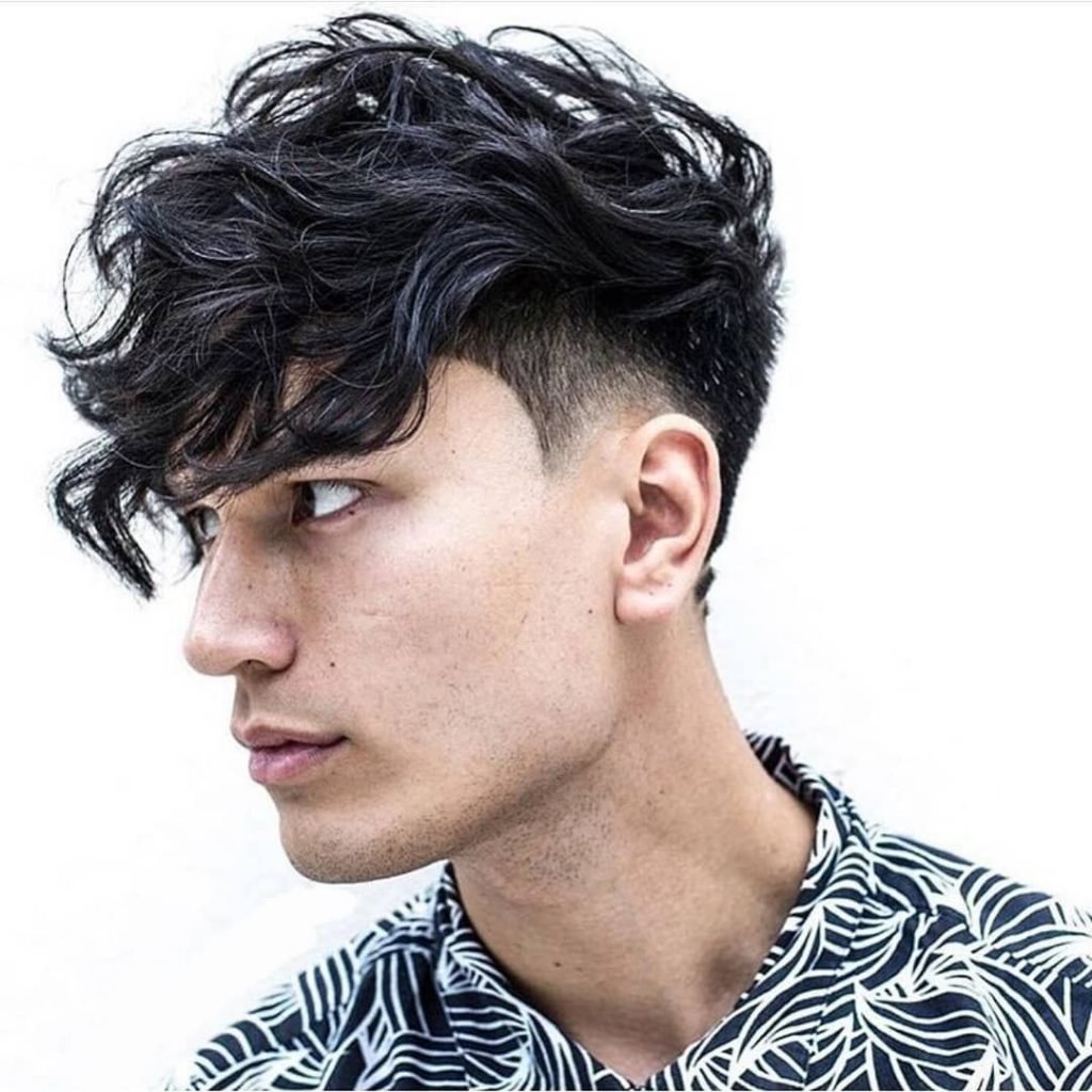 Curly Undercut причёска