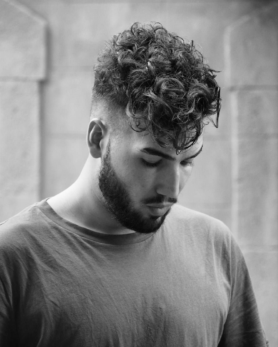 Мужская стрижка с кудряшками