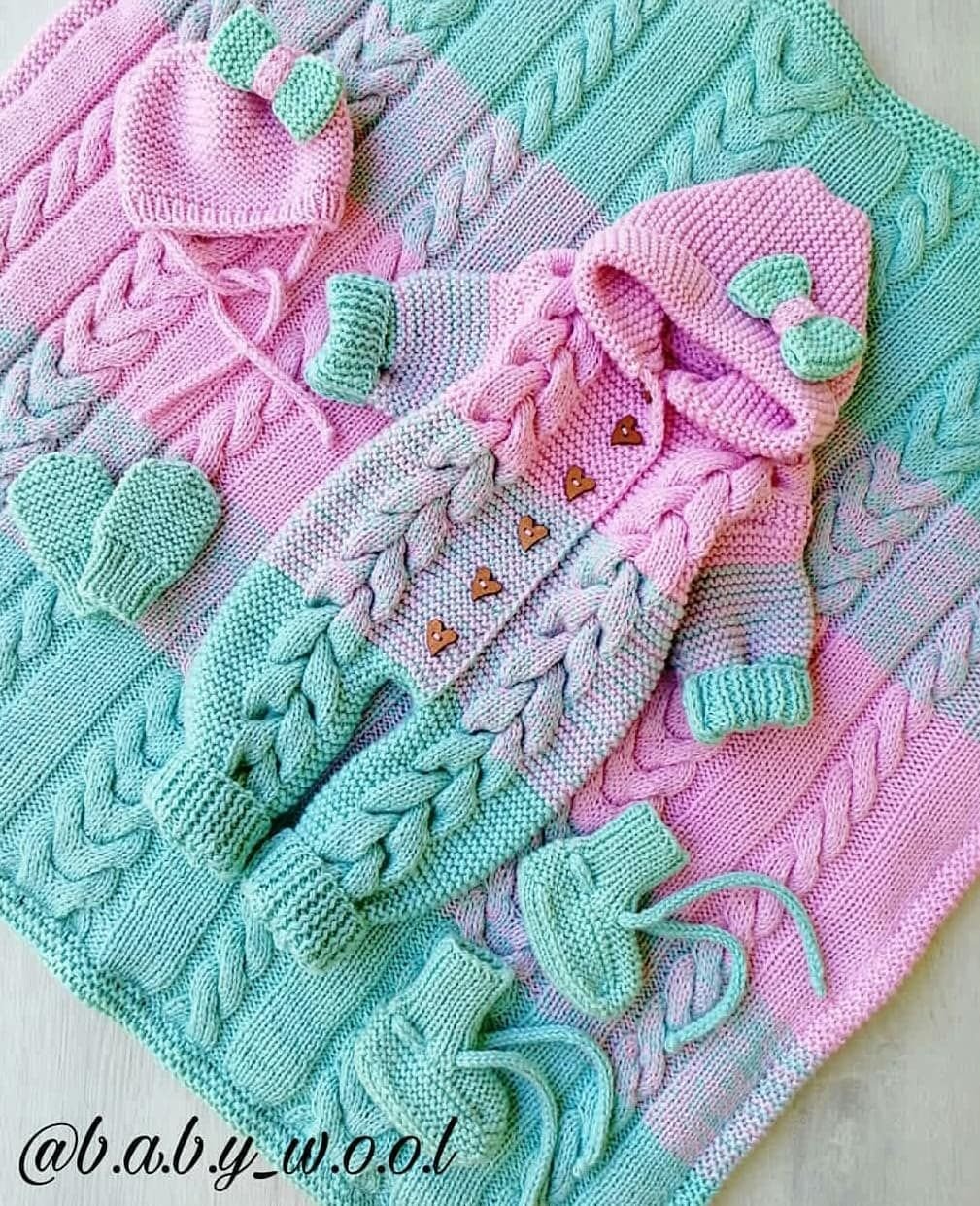 Вязаные вещи для малышей