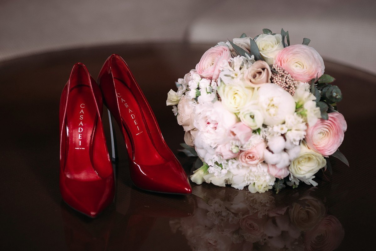 Красные туфли на свадьбу