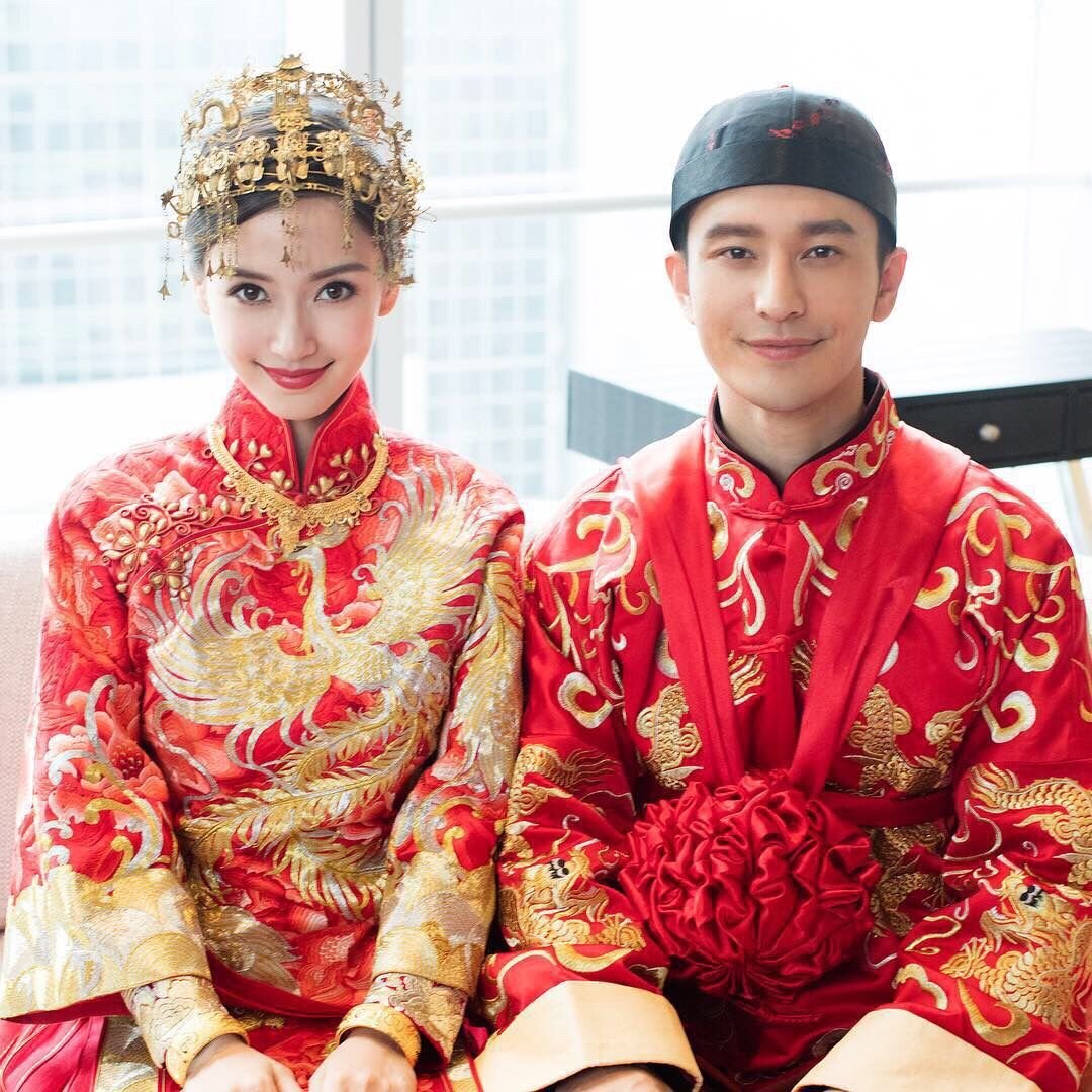 Китайский жених. Китайская свадьба. Традиционная китайская свадьба. Китайская невеста. Традиционный свадебный костюм.