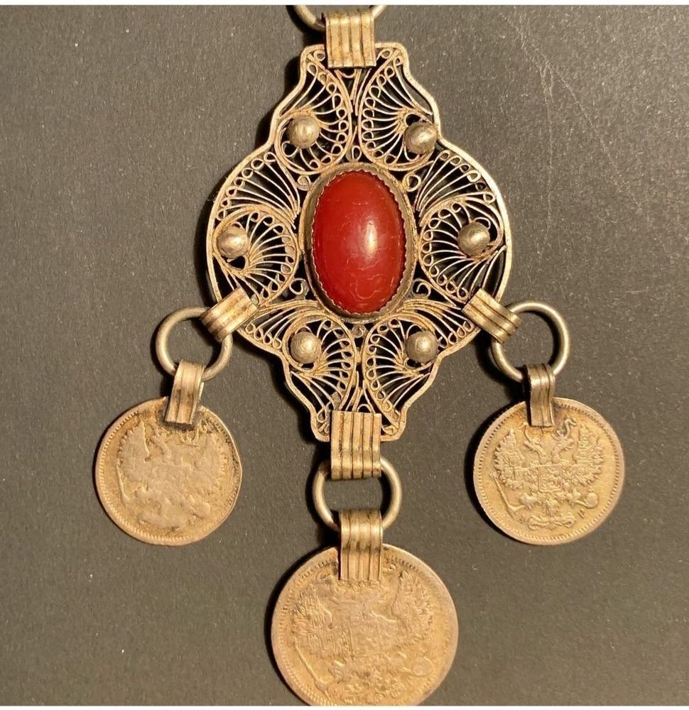 Национальные украшения