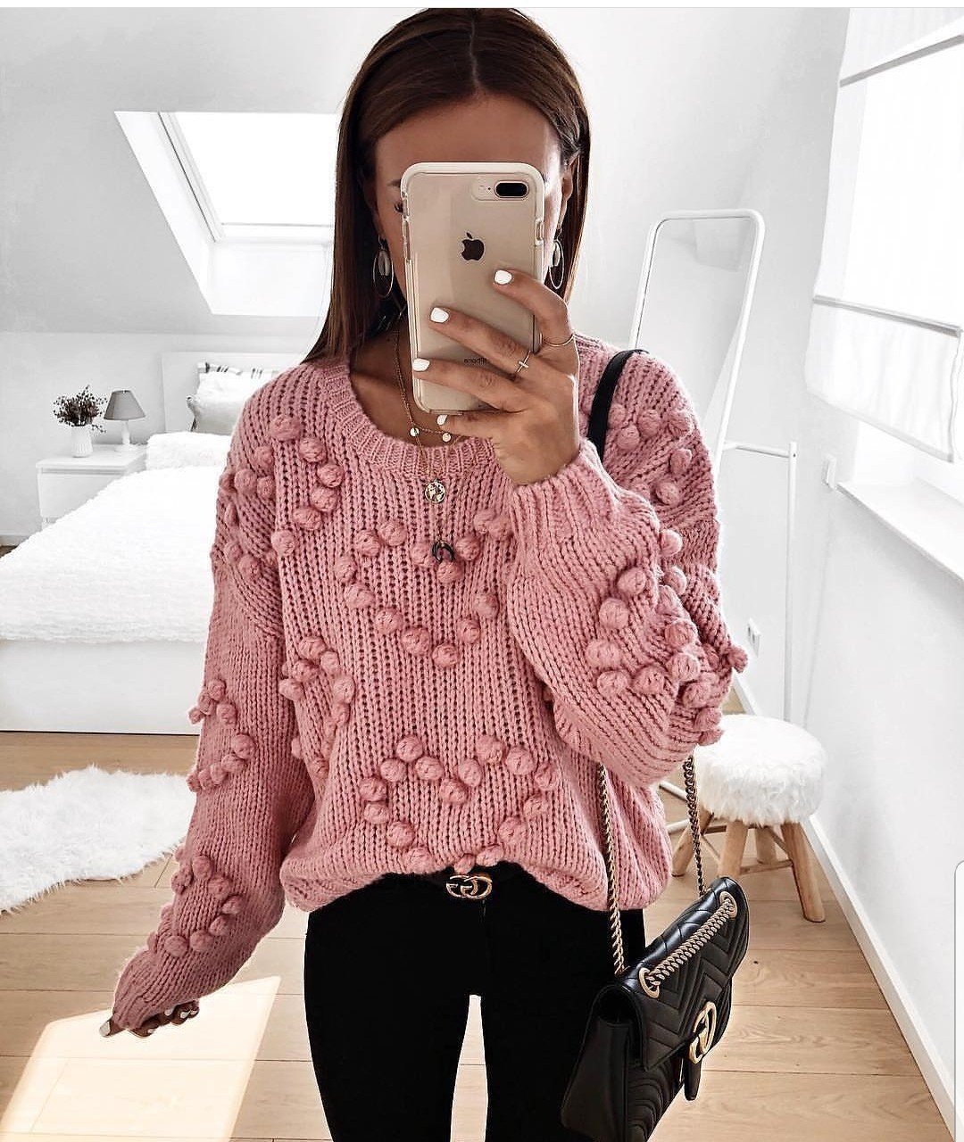 Вязаный свитер шишечками