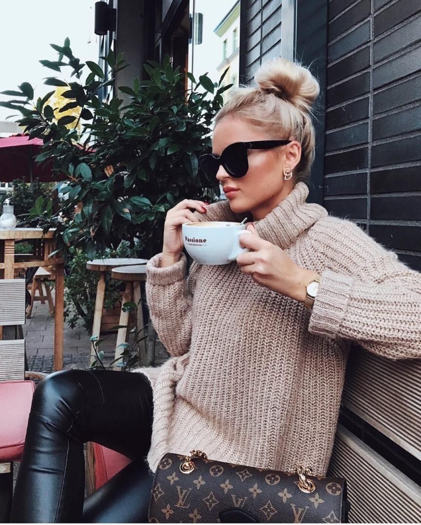 Стильные вязаные вещи для девушек