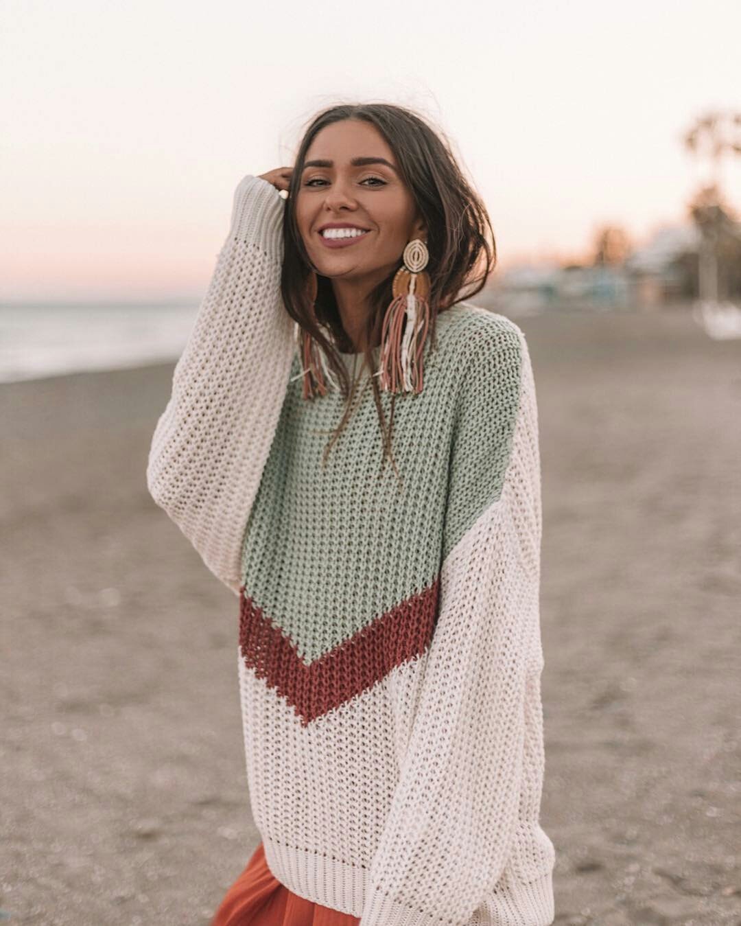 Объемный свитер крупной вязки