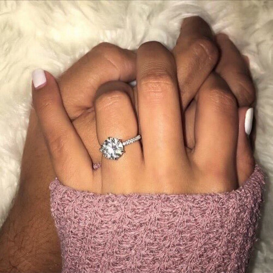 Красивые кольца на руке