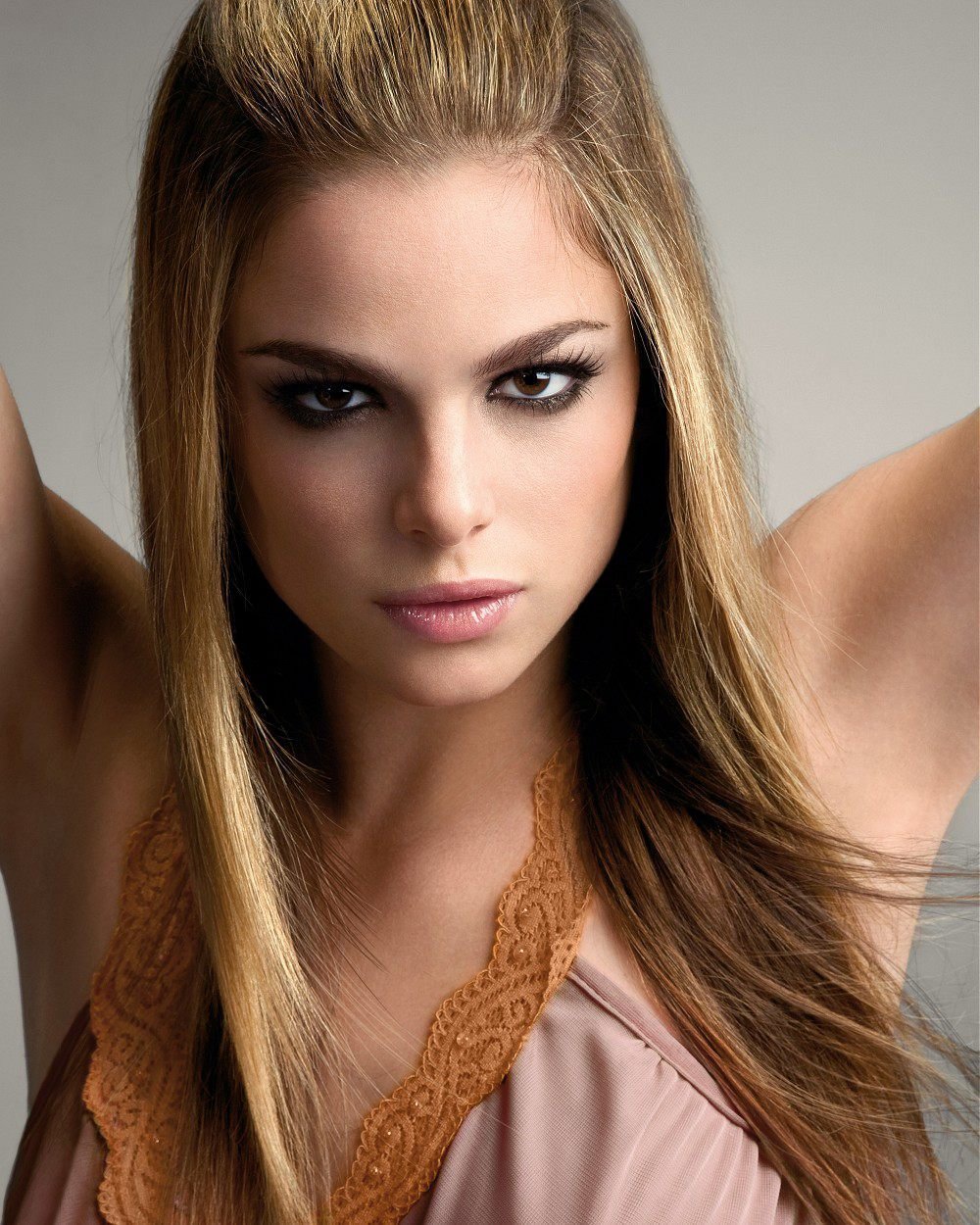 Прическа начес Ким Кардашян