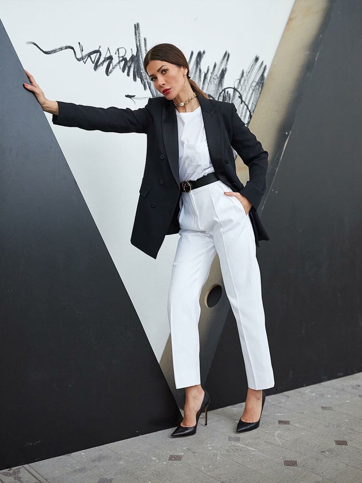 Белый брючный костюм брюки палаццо