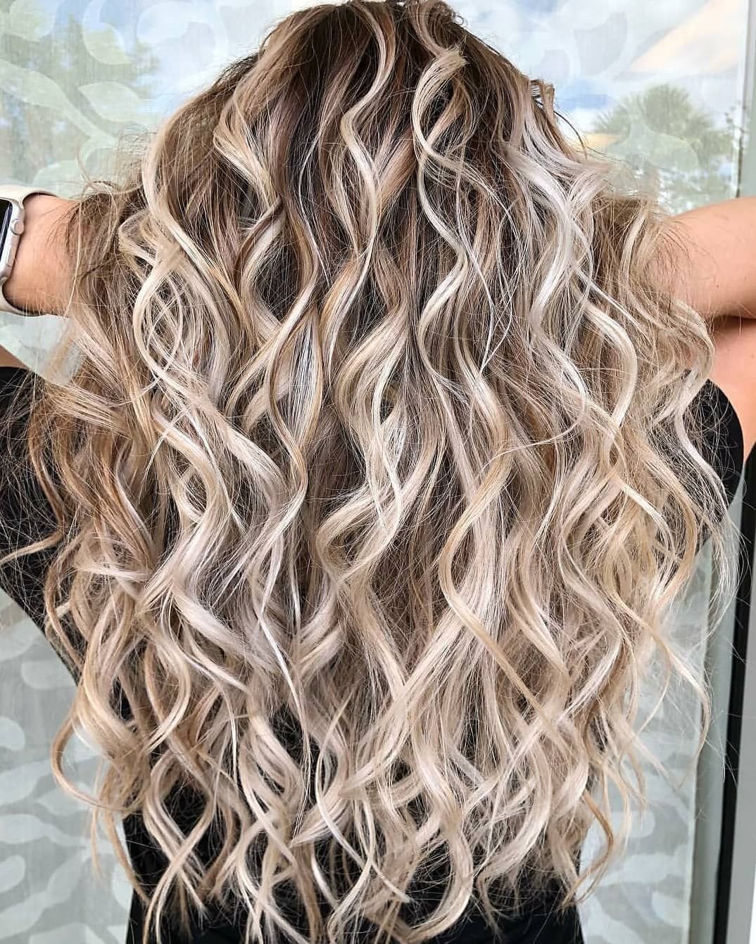 Кудрявая Жаклин Стоун