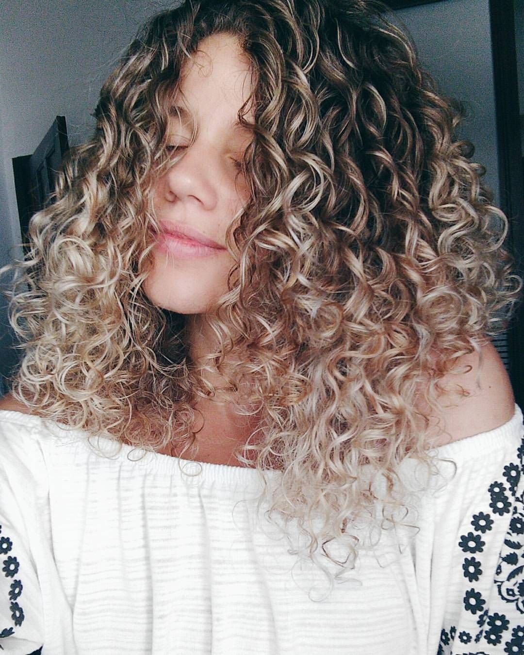 Окрашивание кудрявых волос