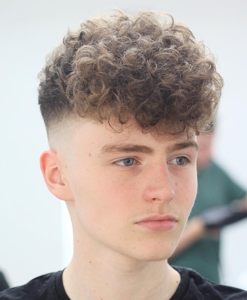 Причёски для кудрявых волос мужские