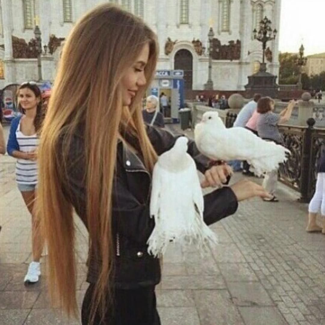 Стильная брюнетка с каре