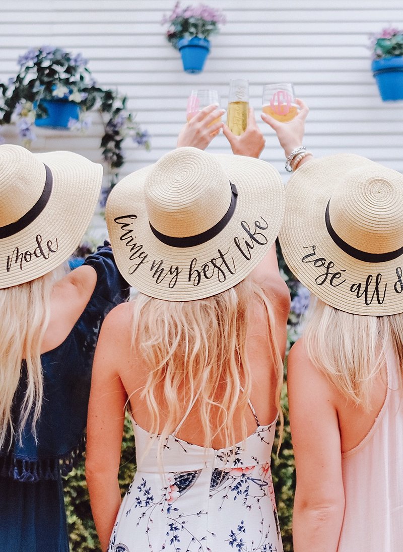 Девичник со шляпками