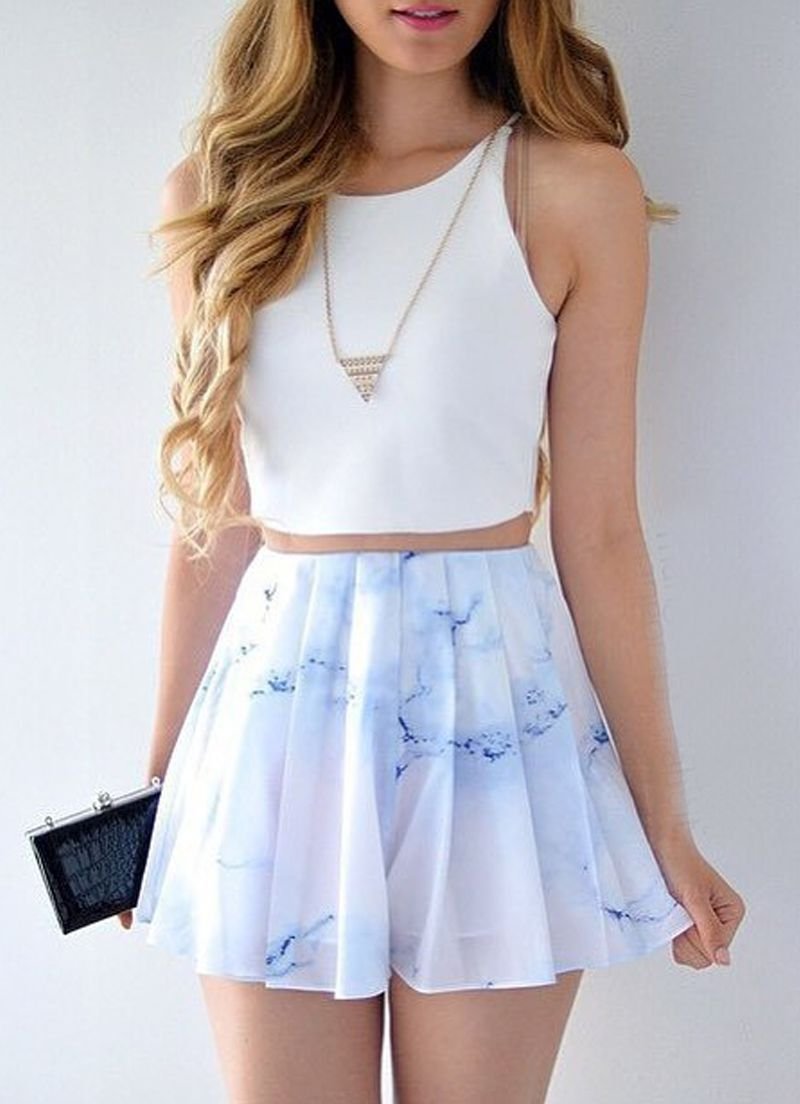 Яркие топы на лето