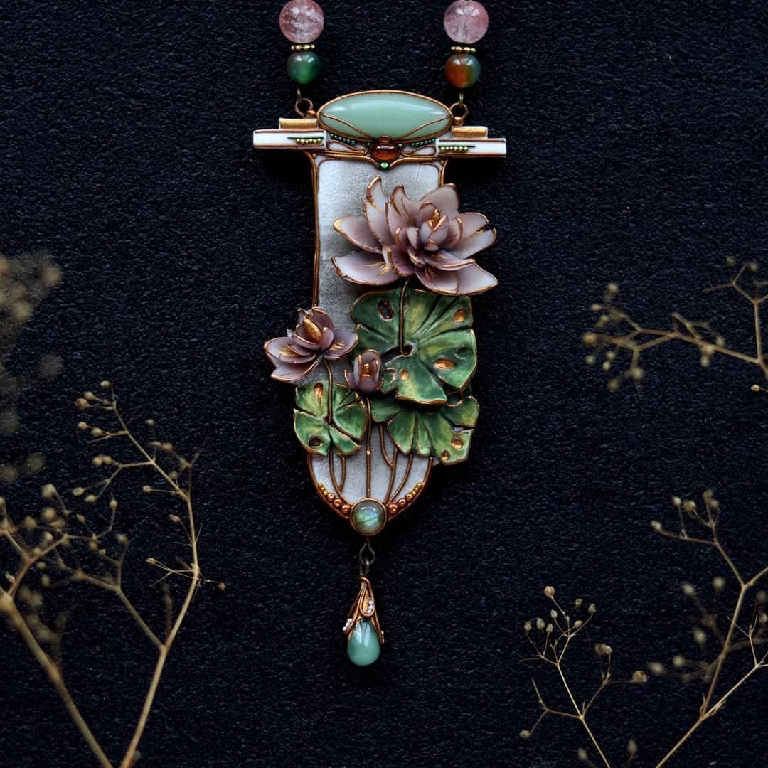 Брошь арт нуво из полимерной глины