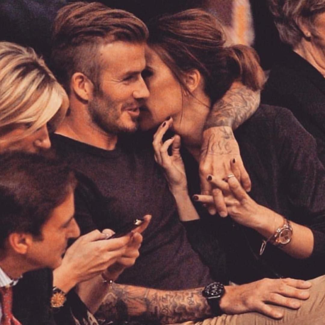 Виктория и Дэвид Бекхэм поцелуй