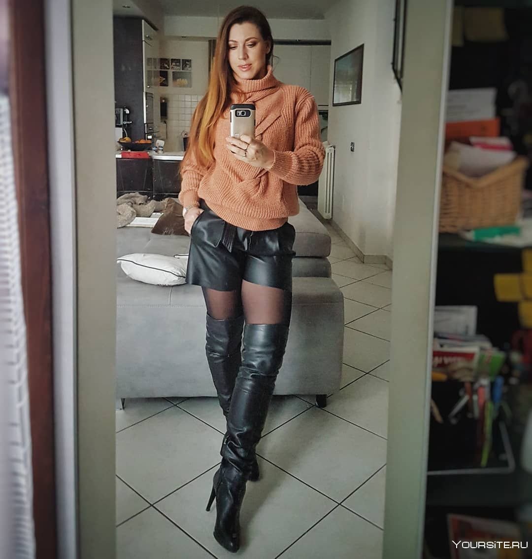 Луки с кожаными шортами