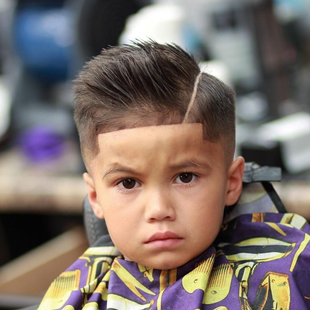 Стрижка для мальчика с пробором