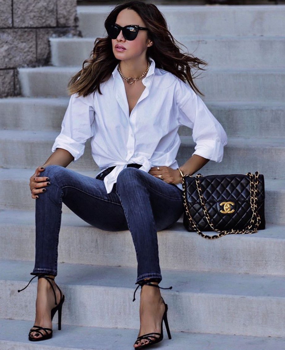 Джинсы с белой рубашкой женские образы