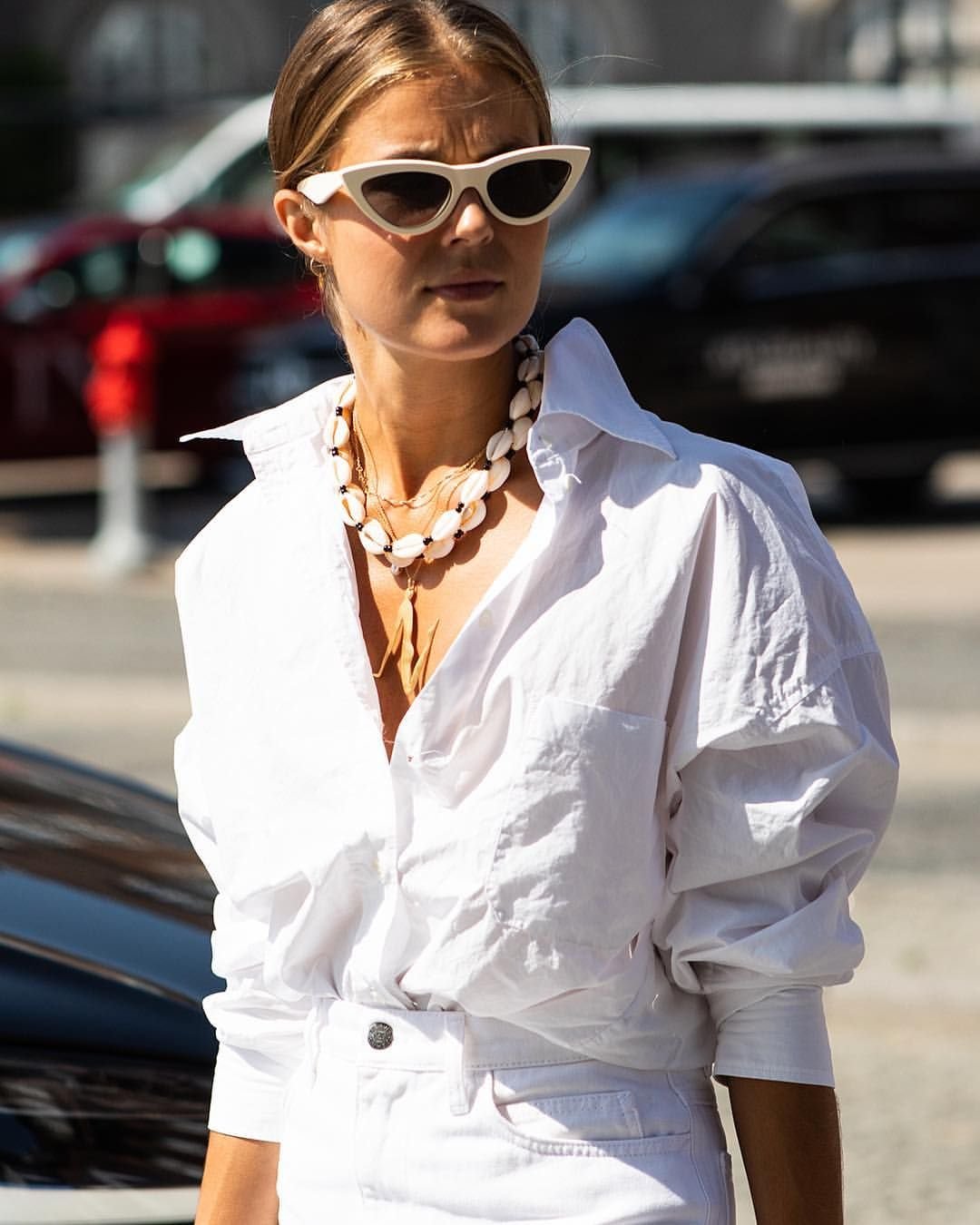 Украшения к белой рубашке