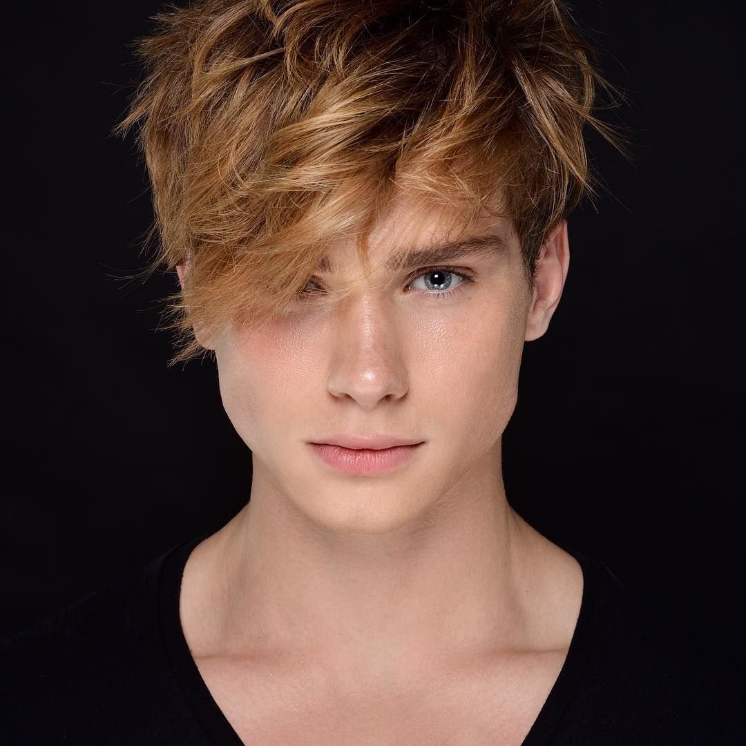 Крашеный рыжий парень