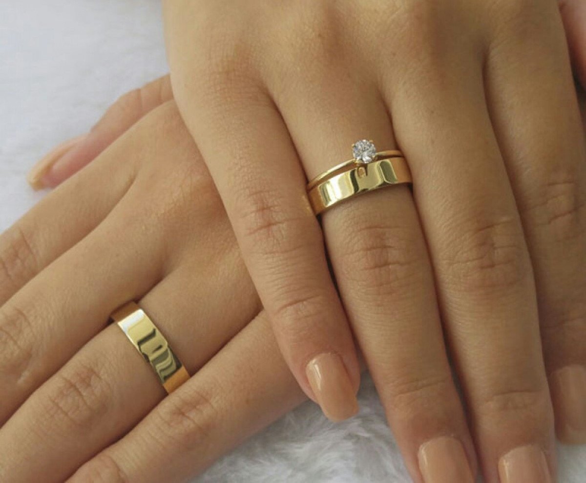 Обручальное и помолвочное кольцо вместе