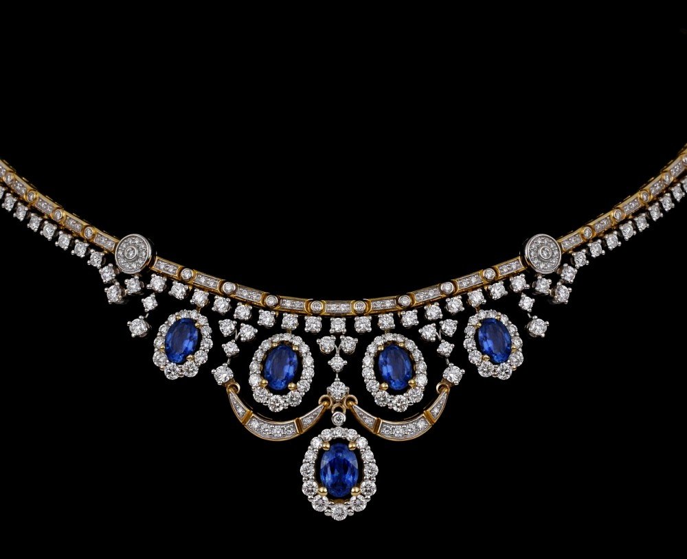 Колье с сапфирами и бриллиантами в золоте