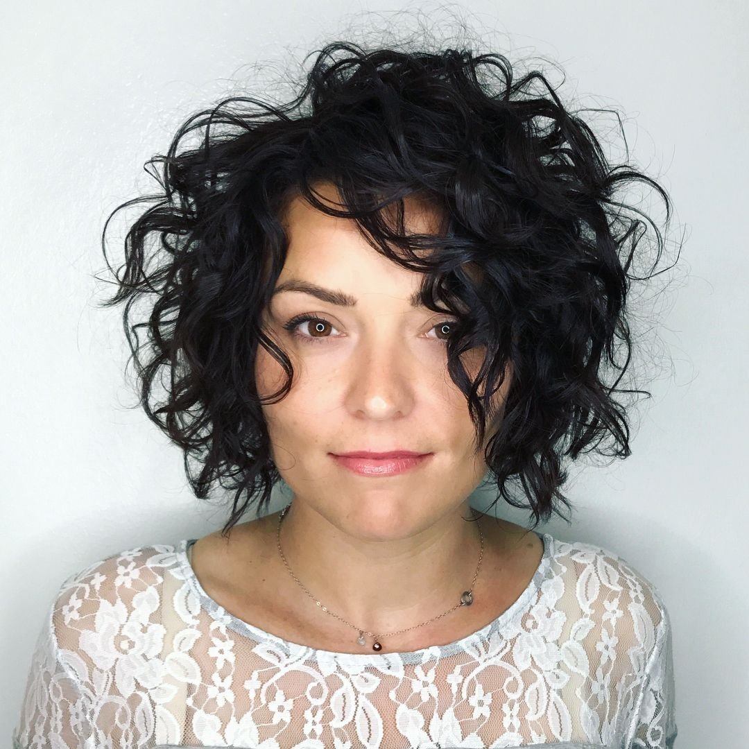 Стрижка Каскад Гаврош на короткие волосы кудрявые