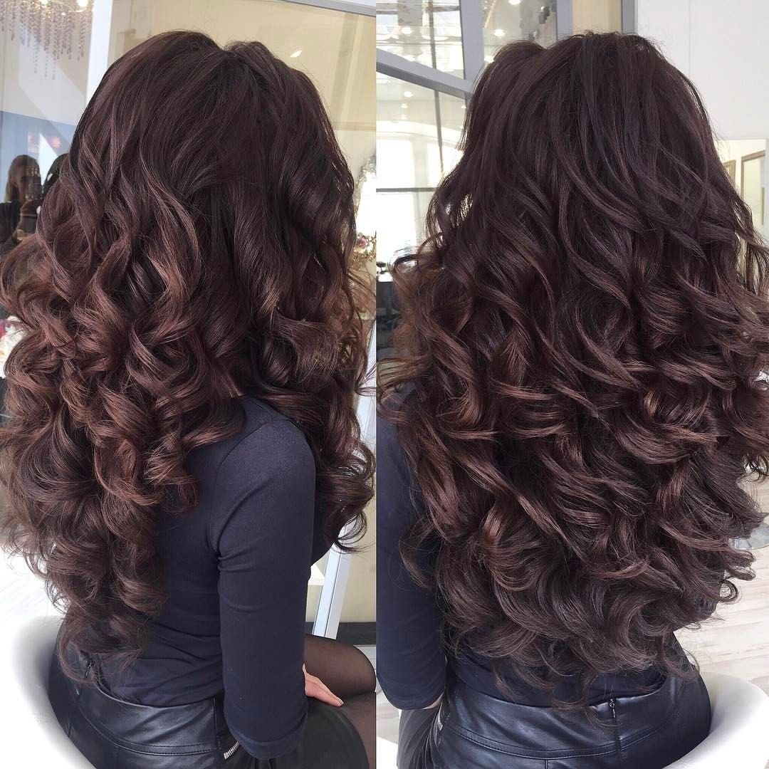 Кудрявые волосы со спины