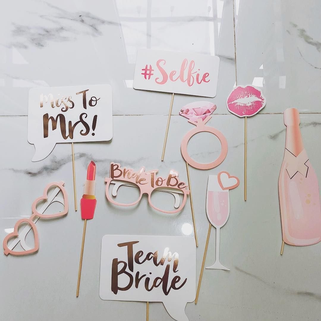 Девичник в белых рубашках