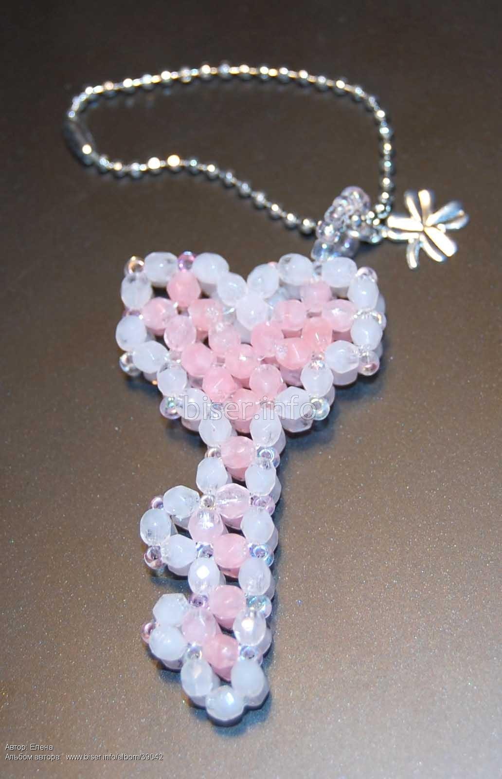 Брелок сердечко из бисера