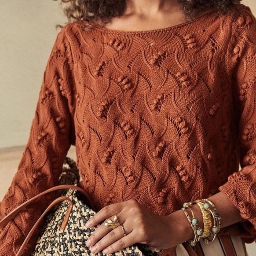 Свитер с узором шишечки