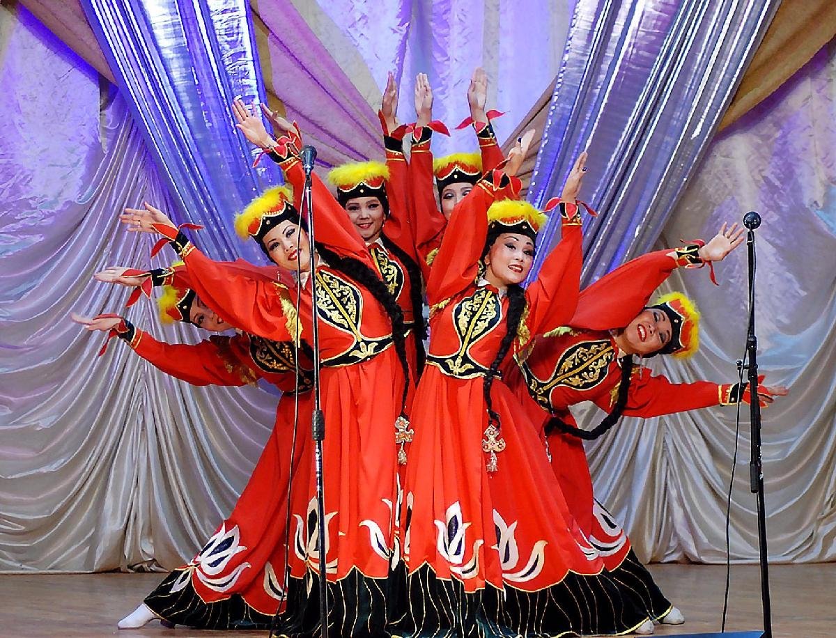 Одинокое дерево Калмыкия это Тополь?