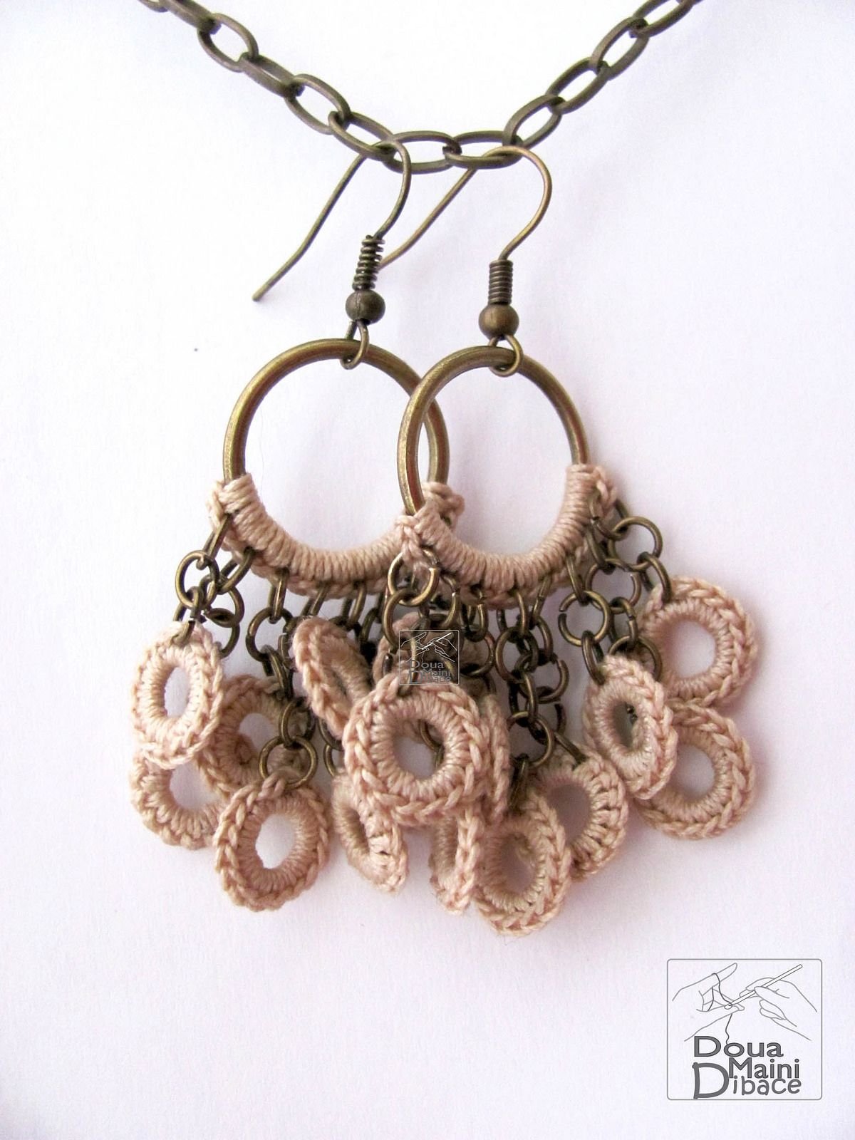 Вязаная бижутерия