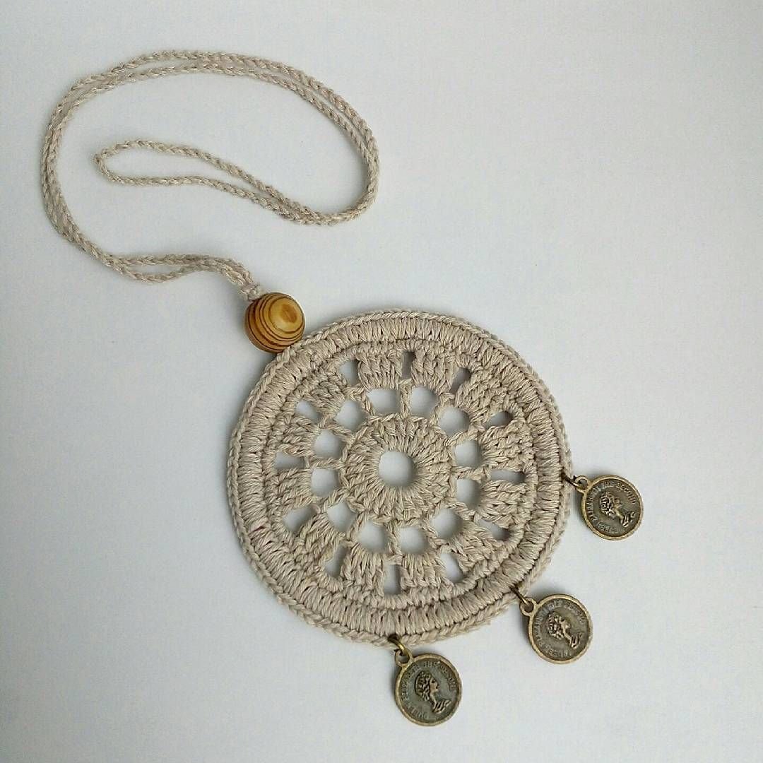 Кулон крючком