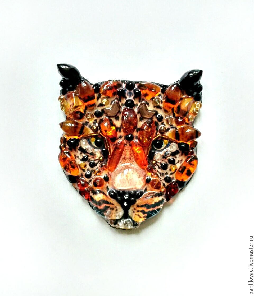 Исторические броши