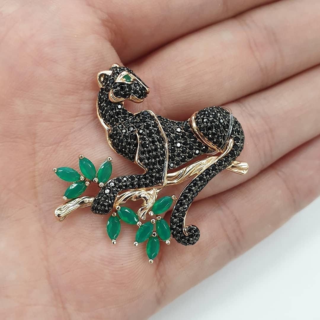 Наплечная брошь леопард