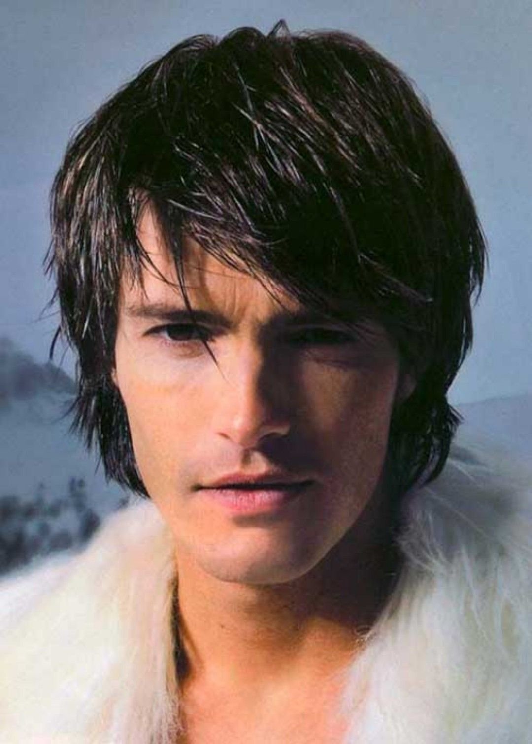 Парни со средними волосами