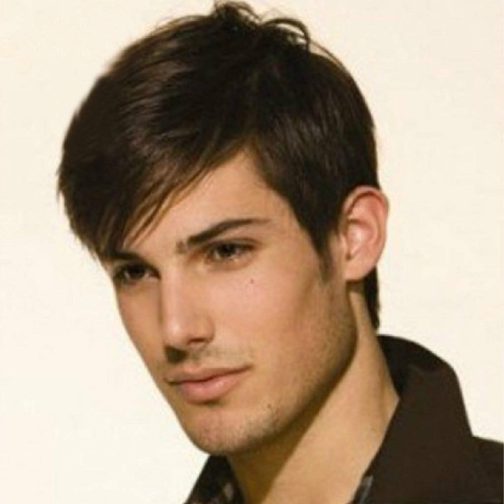 Прическа с челкой набок мужская