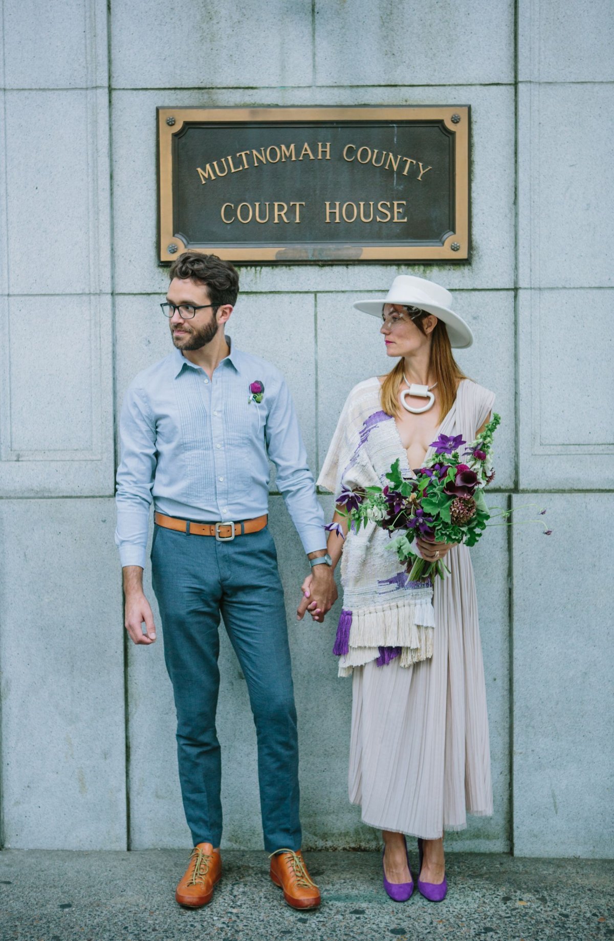 Жених в подтяжках