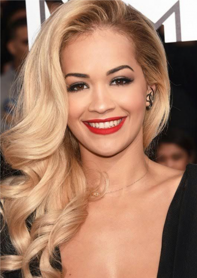 Эшли Грин с длинными волосами