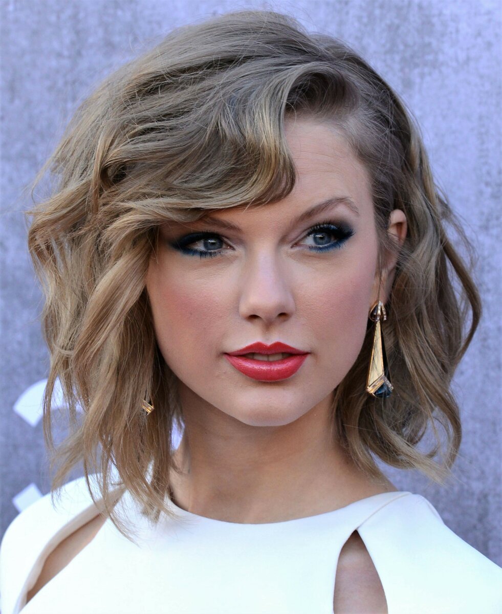 Свадебная прическа Локоны с челкой