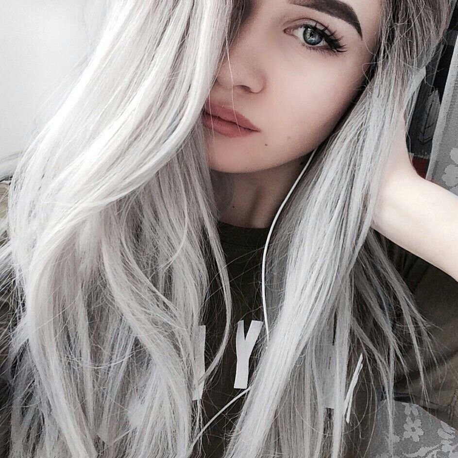 Красивые девушки с пепельными волосами